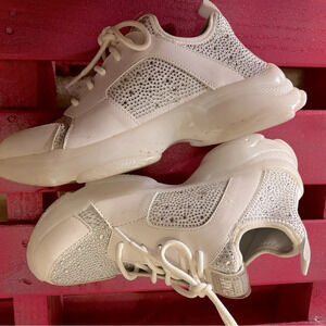 Steve Madden Women's Maxima Sneaker, size 9.